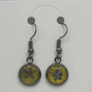 Yellow background epoxy earring with dried flowers