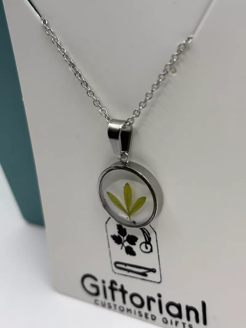 Close-up van de ketting, een origineel Sinterklaas of Kerst cadeau.