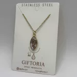 Close‑up goudkleurige marquise hanger met paarse droogbloemen in epoxy.