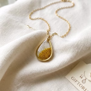 Gepersonaliseerde kamille hanger cadeau valentijn moederdag